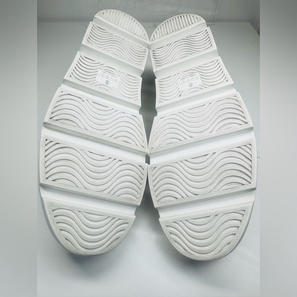 Authentic Gucci - Picture 6 of 8